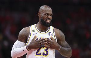 纳什称詹姆斯生涯为NBA最伟大：巅峰与时长兼具