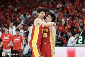 记者:中国男篮第二阶段形势依然严峻,稳扎稳打为上策