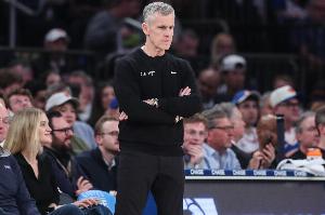 多诺万接受马刺助教职位,NBA执教首战对决马刺