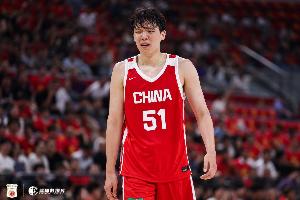 统治力不足!杨瀚森半场仅5投2中获6分3篮板1助攻 正负值+11