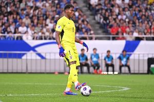 本田圭佑赞颂铃木彩艳:其身体素质如同怪物,远射力度十足