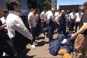 质疑双标:乌兹别克斯坦抵达美国后受严查,缉毒犬出动