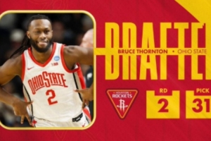 大学四年担任队长，父亲和兄长均为橄榄球队员！桑顿的领导力和竞争力助力火箭