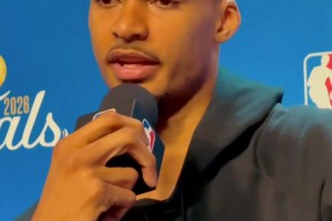 文班亚马谈G4赛后被纽约人扔鸡蛋：我没注意到 看视频才知