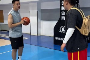 网红2米饭桶百家饭体验：打赢翟晓川就能去他家吃饭？