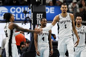 波蒂斯:文班、福克斯、米奇难辨责任,毕竟首次季后赛