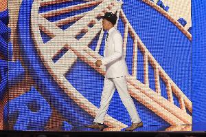 霍福德表示：伦德博格已充分备战NBA，攻防兼备，有他在我们团队会很出色