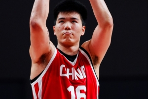 不知所言！焦泊乔替补仅5分钟即犯三次规 数据栏均为0且正负值为+7