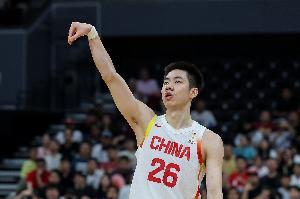 外线表现超稳定！朱俊龙上半场三分球3投3中，累计得9分，无得分来自两分球和罚球