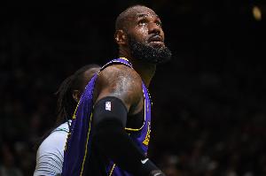 詹姆斯宣布不退役,将开启第24个NBA赛季,创NBA历史纪录