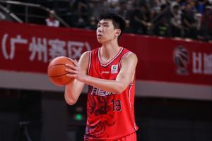 徐昕不将参加NBA夏季联赛，马刺曾发试训及夏联邀请
