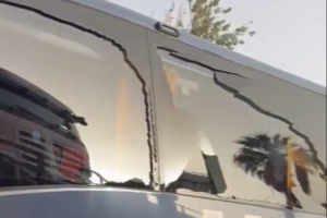 车窗破碎!马拉加附加赛前大巴遭袭击,比赛延迟半小时