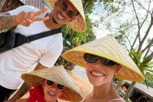 畅享假期！申花外援拉唐在社交媒体上分享泰国度假照，与家人共度美好时光