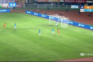 平潭球员解围失误！孙景濠爆射破门，厦门队2-0领先平潭队