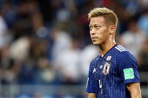 日本1-0取得领先！本田圭佑表示：尽管我没有出场，但嗓子有点干，头晕不适。