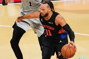 幸运色彩！布伦森一赛季获3次MVP，穿的都是科比6“自由女神像”配色
