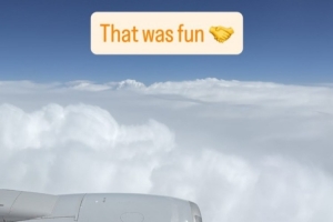 愉快游玩!德拉维多瓦分享返程航班窗景照:真是一次有趣的旅行!